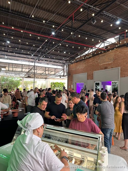 Carrinho de gelato para festas — Chiesi Farmacêutica